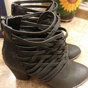 Black boots size 6 1/2